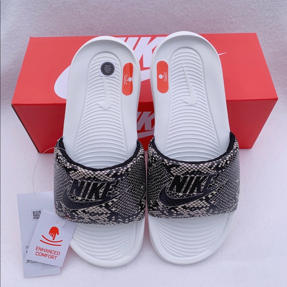 🔥Nike Sale🔥 NEW Size 9 Nike Women’s Victori One Sandals